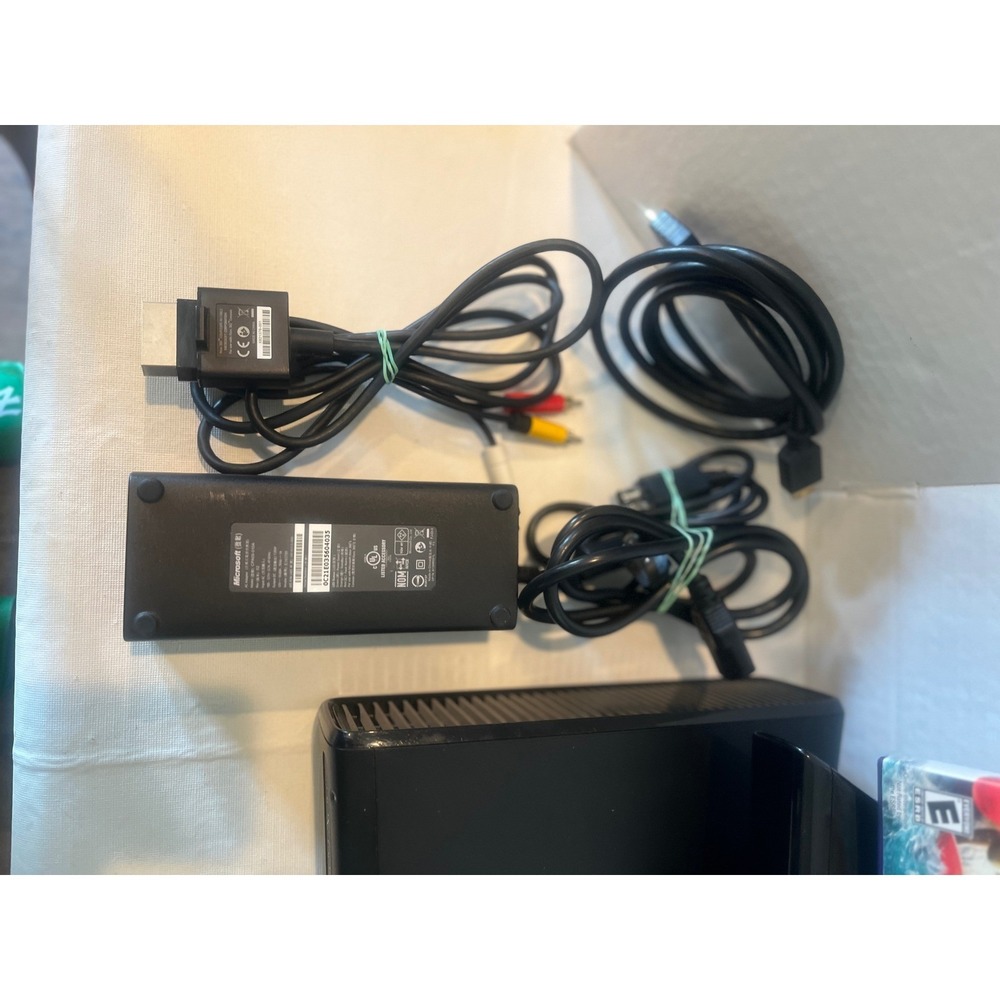 Microsoft Xbox 360 S 250GB Bundle w/ Kinect, Controller, Cords & 2 Games-Tested! - Picture 3 of 11